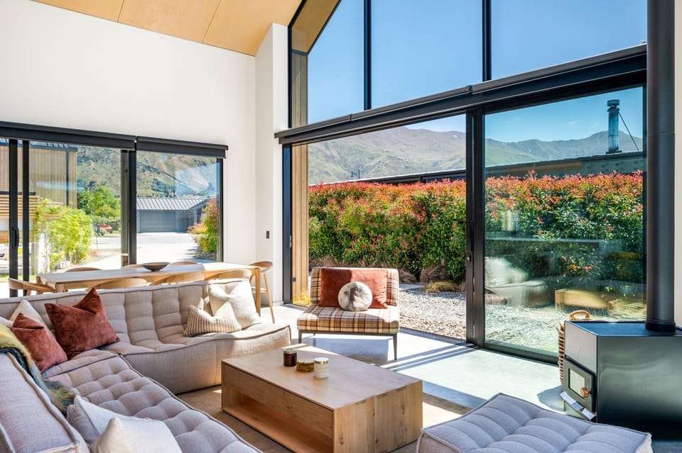Garden, View (from property/room), Living room, Seating area, Garden view