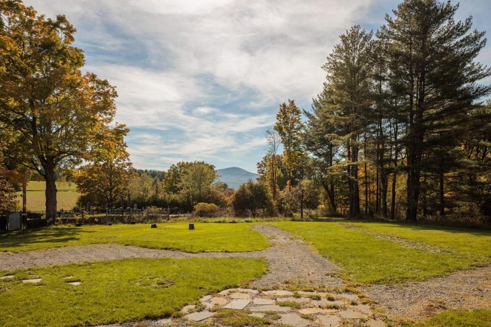 Catskill Farmhouse w Views House in Hudson Valley
