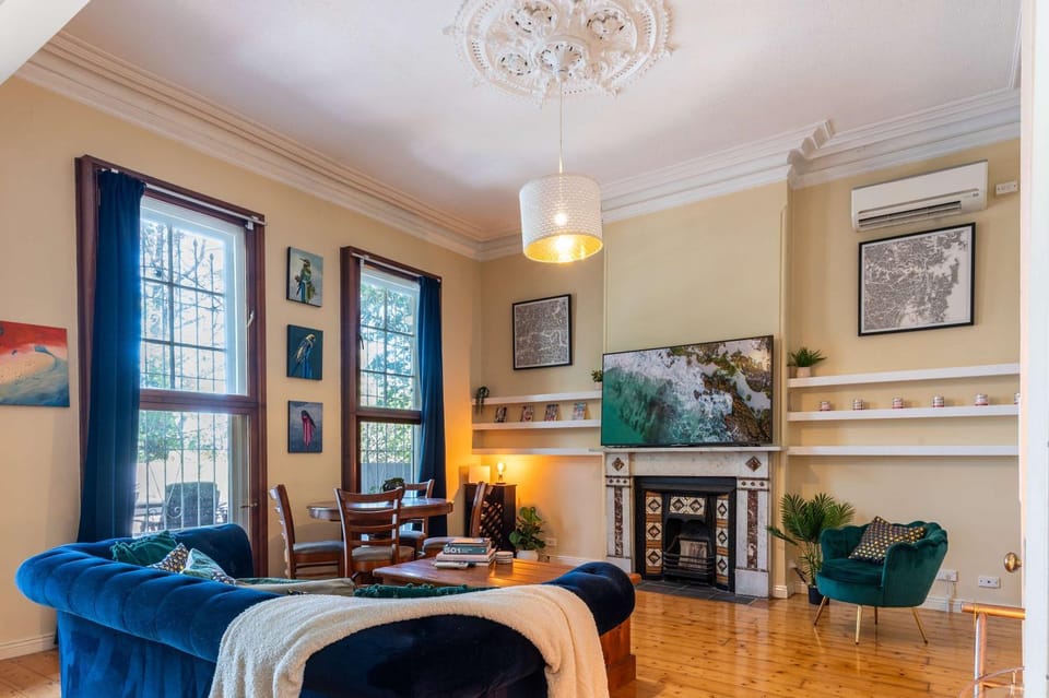 Peaceful and Stylish Petersham Aparttment with Parking Apartment in Sydney