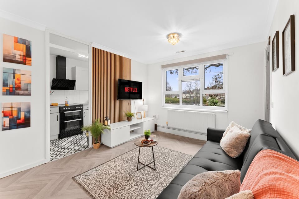 Property building, TV and multimedia, Living room, Seating area