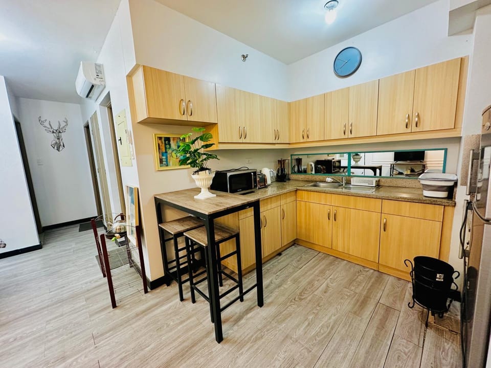 Kitchen or kitchenette, Dining area, oven, toaster