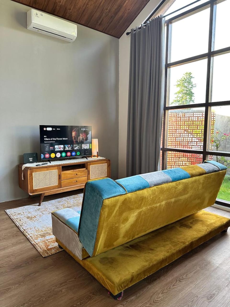Communal lounge/ TV room, TV and multimedia, Living room, Seating area, Evening entertainment