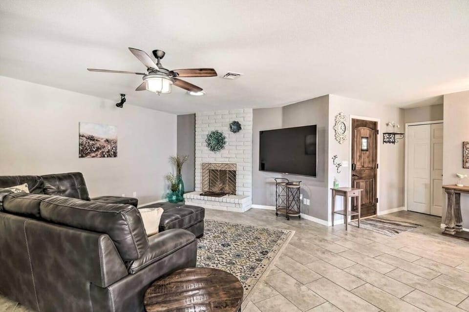 NEW Pool Spa Firepit Pool Table Sleeps 12 House in Lake Havasu City