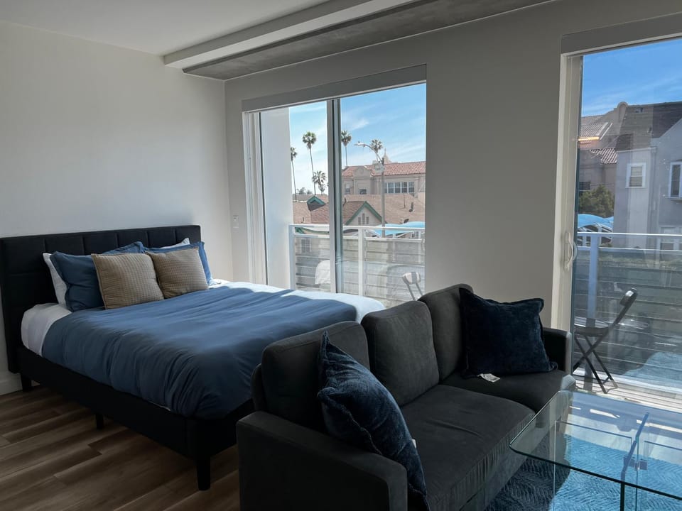 Patio, Bed, View (from property/room), Balcony/Terrace, Living room, Photo of the whole room, Seating area, Bedroom