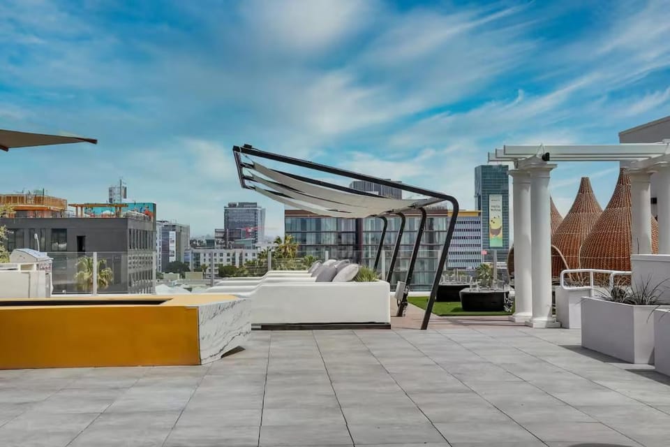 Property building, View (from property/room), Balcony/Terrace, Seating area, sunbed