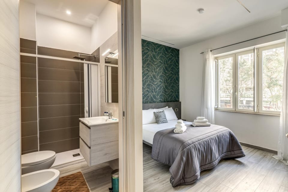 Shower, Toilet