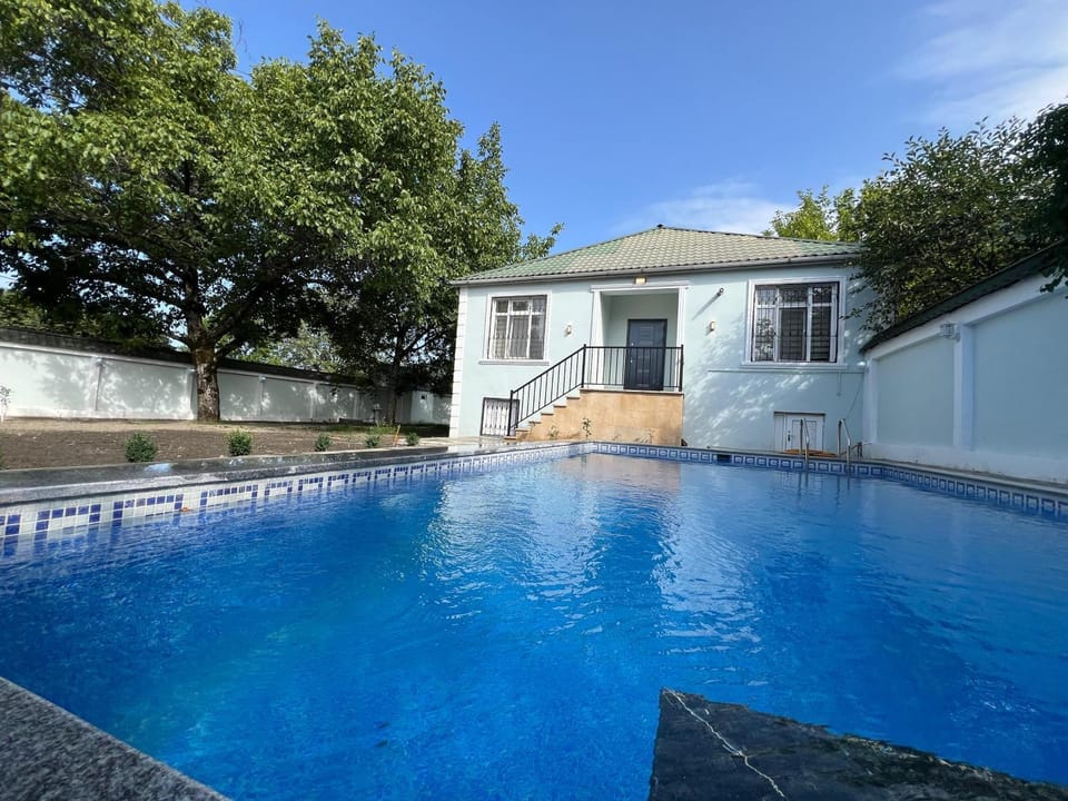 Property building, Garden, Swimming pool