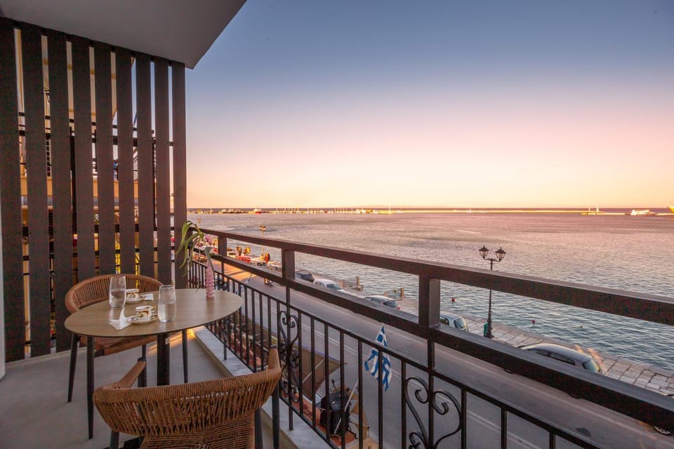 Day, Natural landscape, View (from property/room), Balcony/Terrace, Seating area, Dining area, Sea view