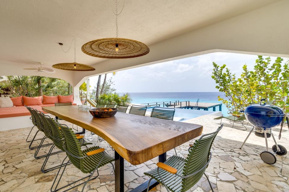 Dining area, Pool view, Sea view
