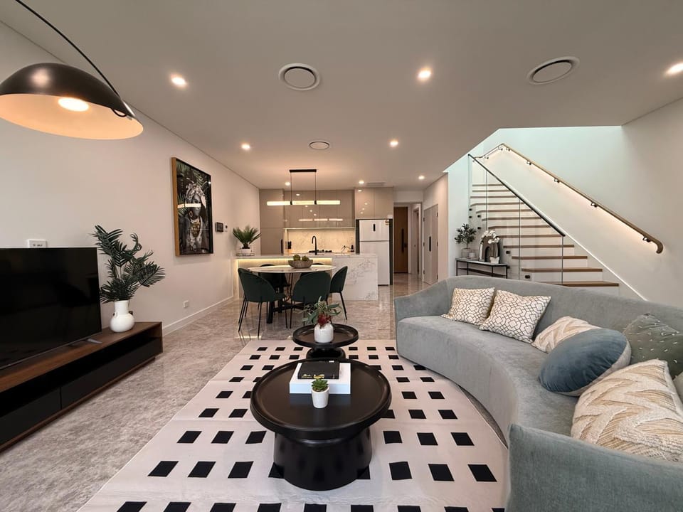 TV and multimedia, Kitchen or kitchenette, Living room, Seating area