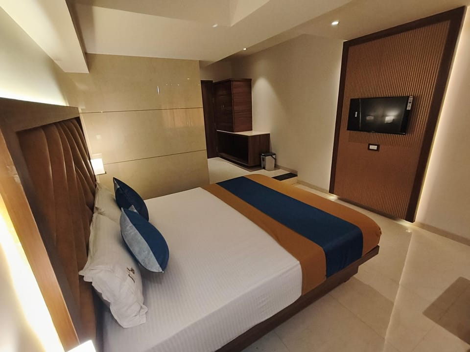 Bed, TV and multimedia, Photo of the whole room, Bedroom, wardrobe