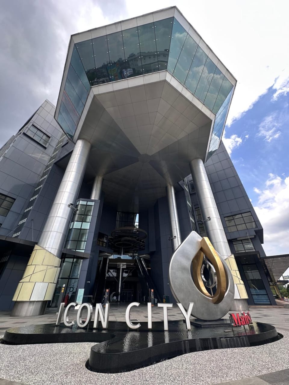 Property building, Day, Text overlay, City view, Landmark view, Street view, Location