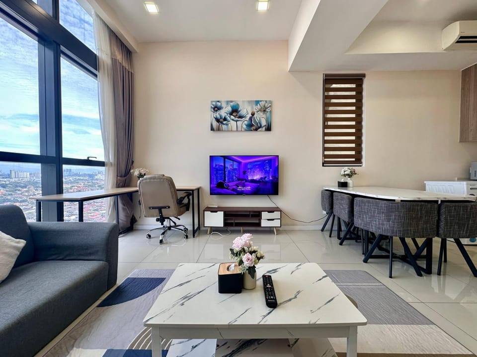 Communal lounge/ TV room, TV and multimedia, Living room, Seating area, Dining area, Evening entertainment