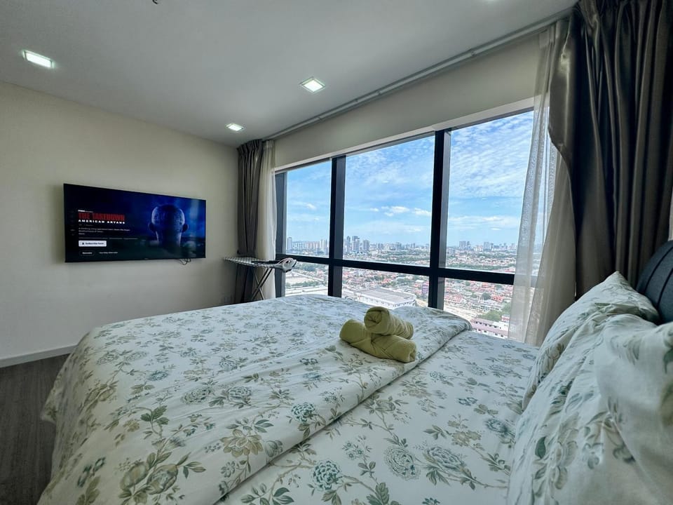 Bed, TV and multimedia, Photo of the whole room, Bedroom, towels