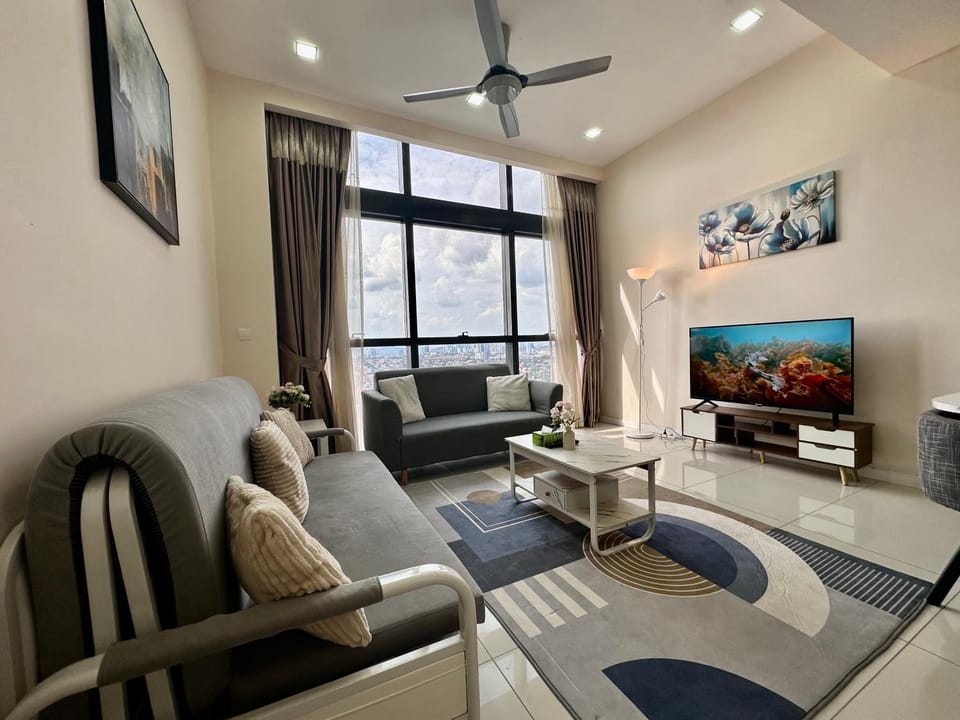 Communal lounge/ TV room, TV and multimedia, Living room, Decorative detail, Seating area, Evening entertainment