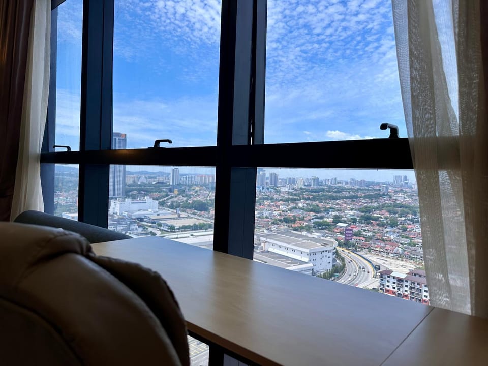 Living room, Seating area, City view, hair dresser