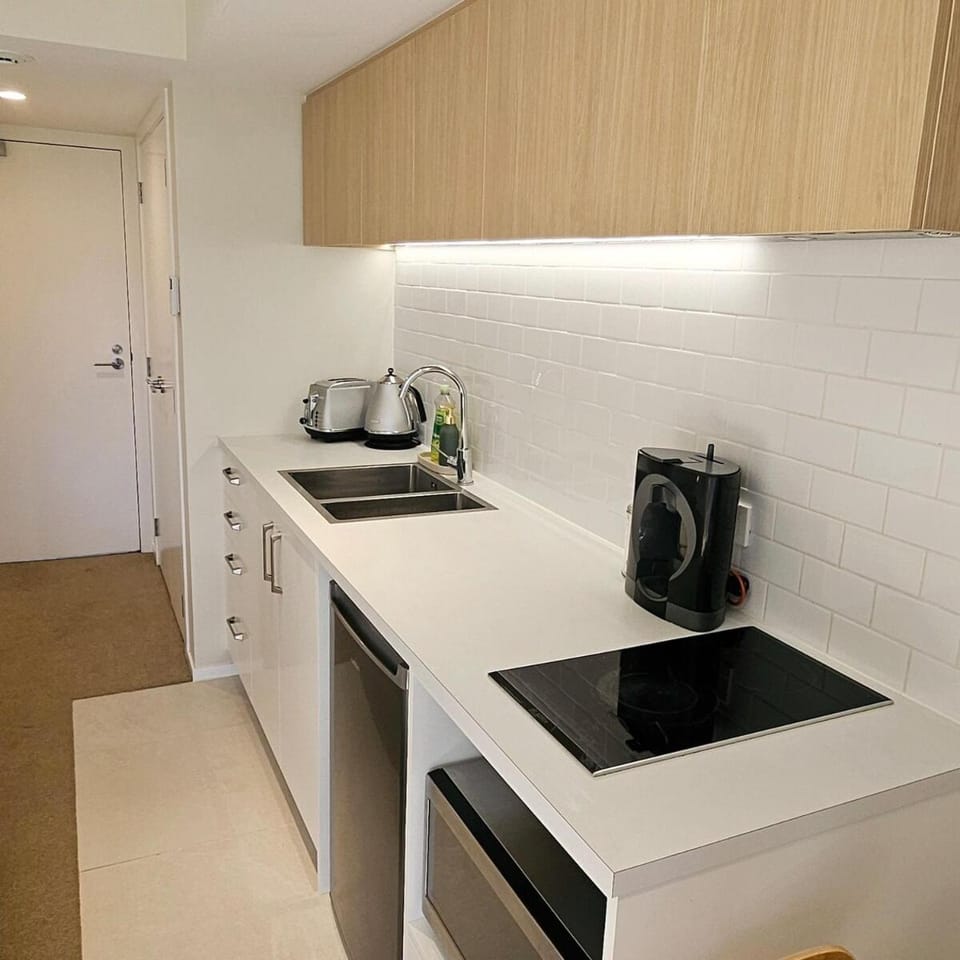 Coffee/tea facilities, Kitchen or kitchenette, stove, toaster