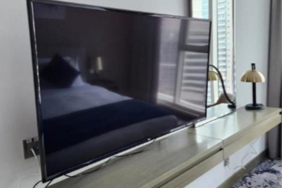Bed, TV and multimedia, Bedroom