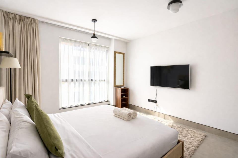 Modern 4BR Apartment with Pool and Gym access, Walk to JBR Beach Apartment in Dubai