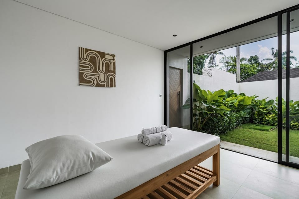 Property building, Massage, View (from property/room)