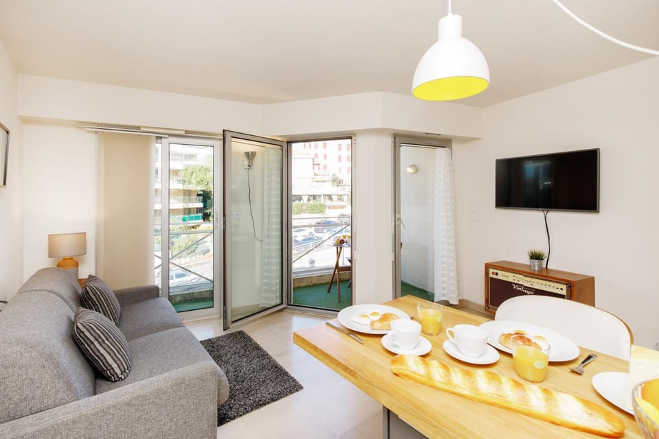 Colline Azur YourHostHelper Apartment in Cannes