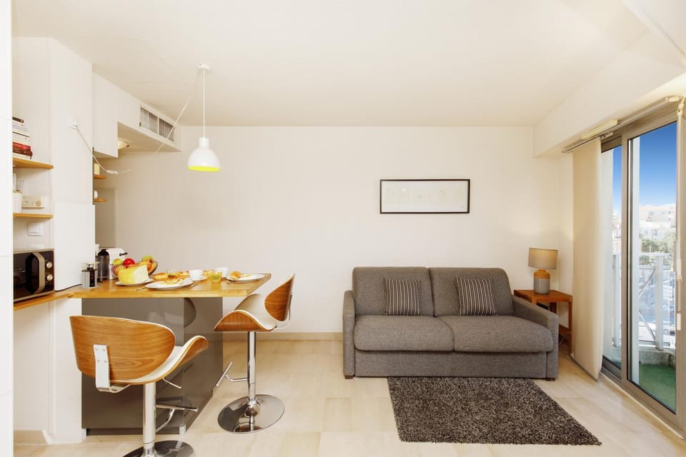 Colline Azur YourHostHelper Apartment in Cannes