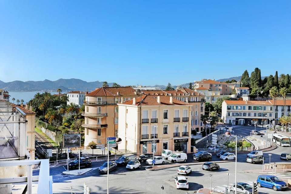 Colline Azur YourHostHelper Apartment in Cannes