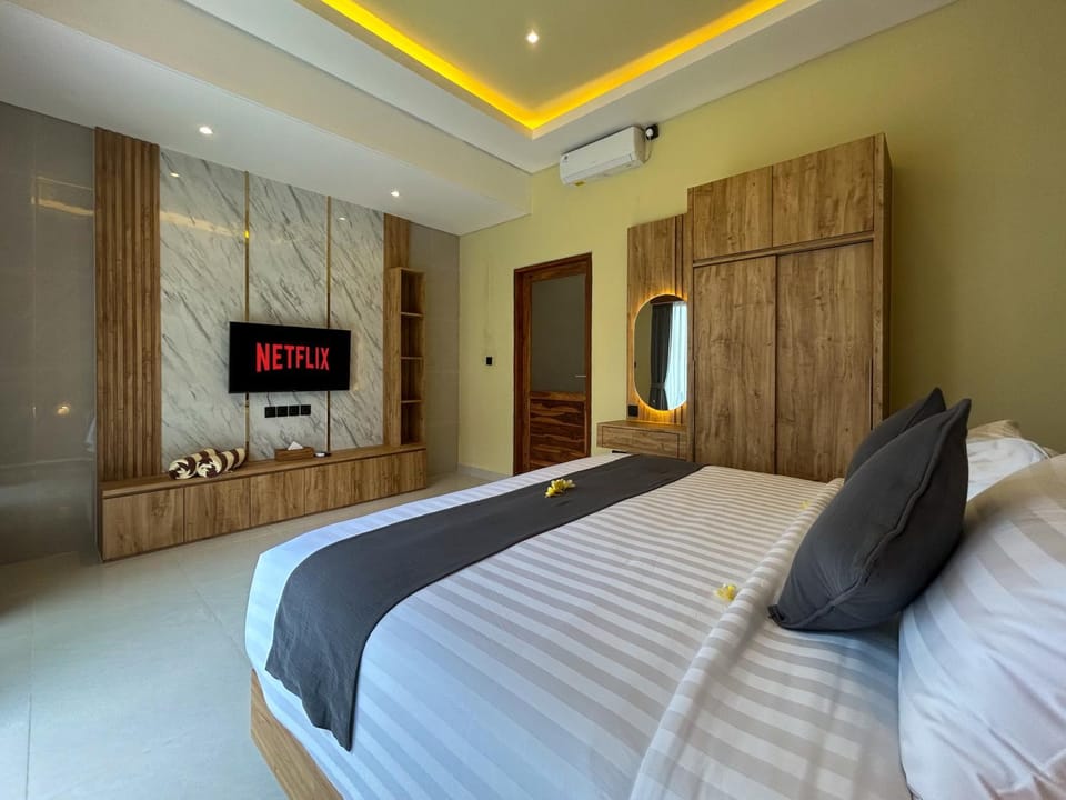 Bed, TV and multimedia, wardrobe, air conditioner