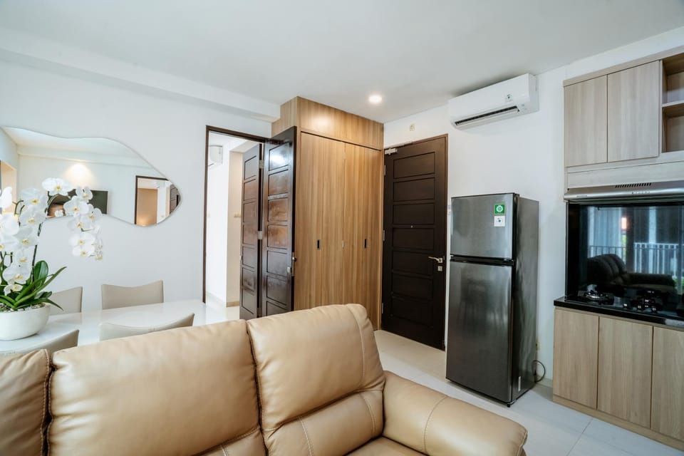 Kitchen or kitchenette, Seating area, Dining area