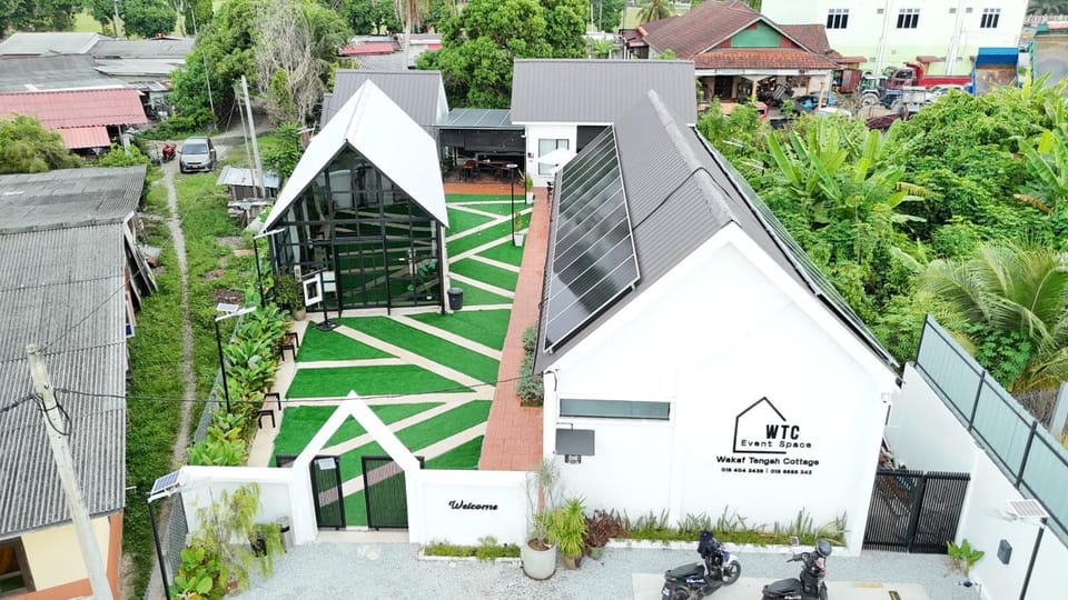 Wakaf Tengah Cottage with pool near MRSMKT IPG UMT UNISZA , Kuala Nerus Country House in Terengganu, Malaysia