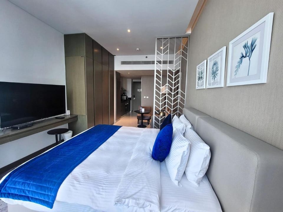Blue Ocean Holiday Homes - Damac Maison Prive Apartment in Dubai