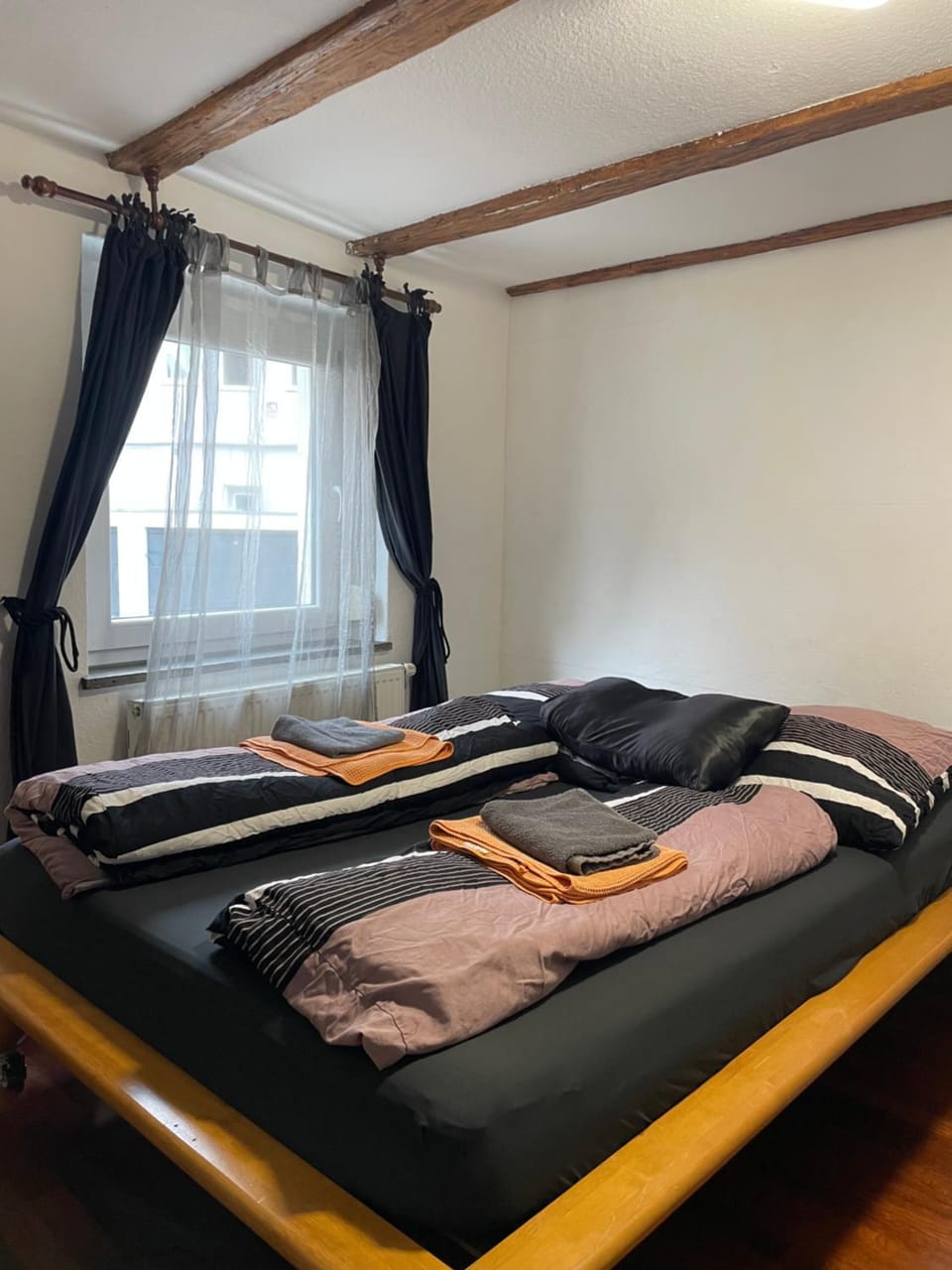 Fire TV, Zimmer mit Arbeitsplatz im Stadtzentrum Vacation rental in Baden-Württemberg