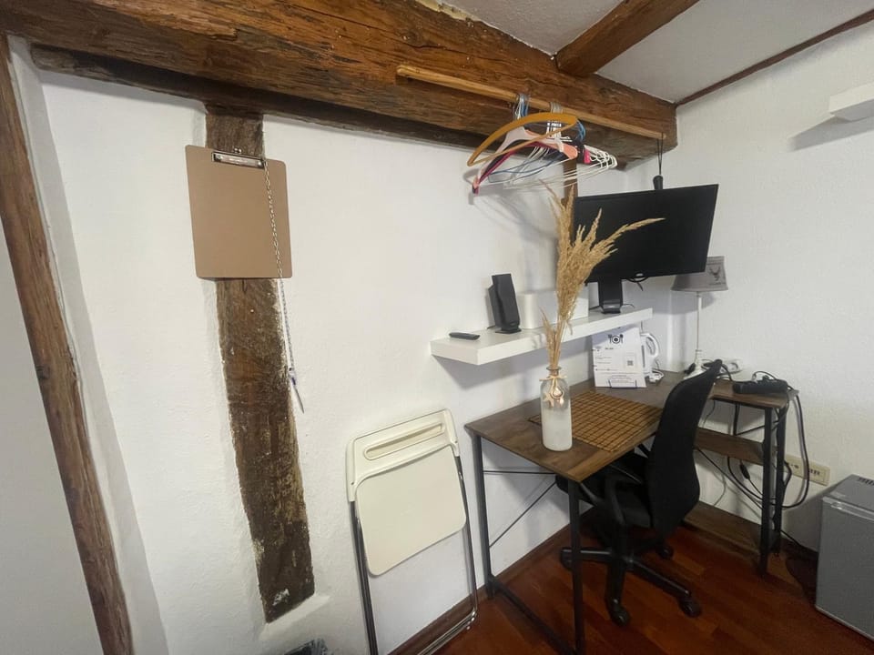 Fire TV, Zimmer mit Arbeitsplatz im Stadtzentrum Vacation rental in Baden-Württemberg