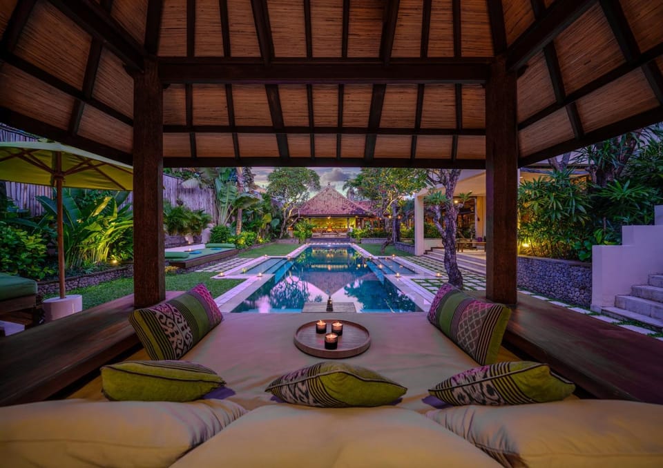 Garden, Seating area, Swimming pool