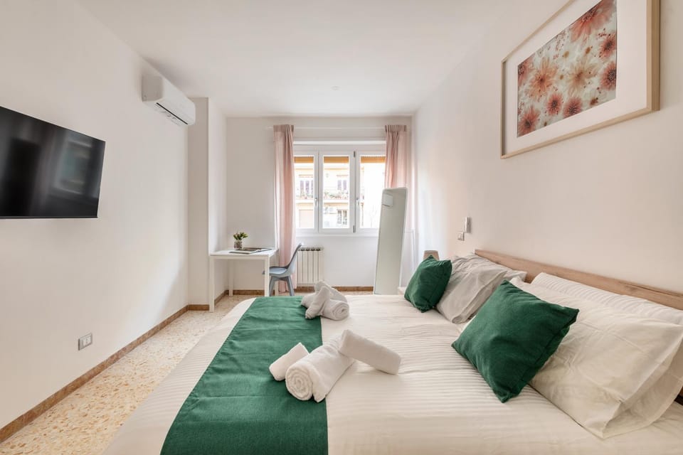 Bed, Photo of the whole room, Bedroom, air conditioner
