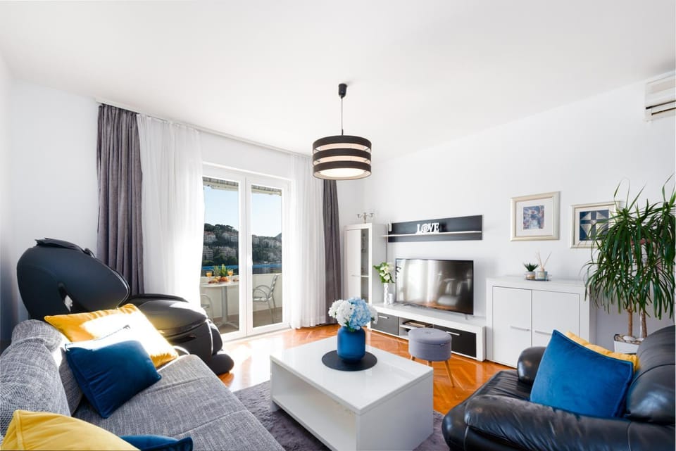Massage, TV and multimedia, Living room, Seating area