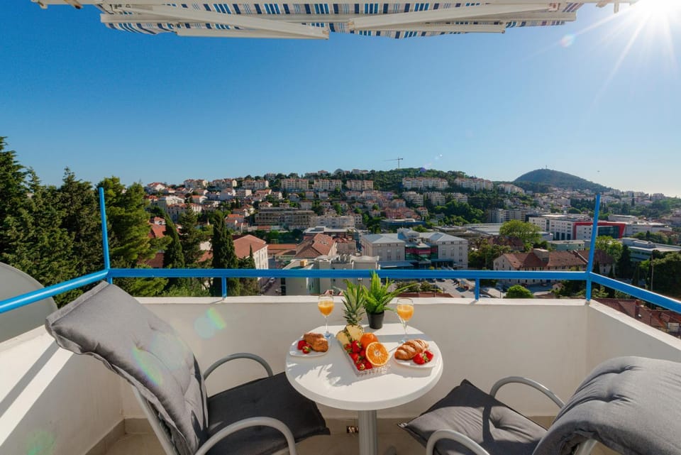 Balcony/Terrace, City view