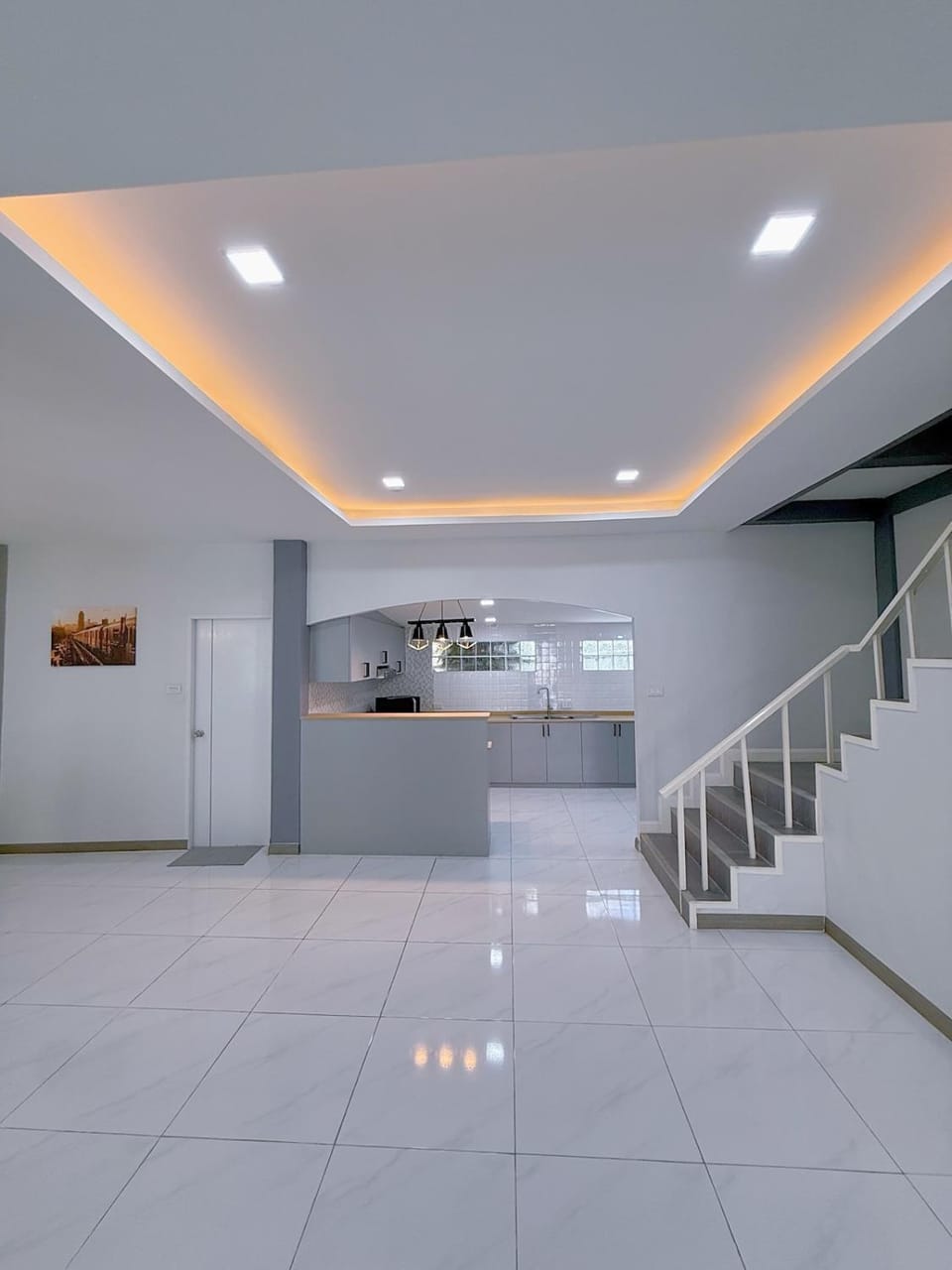 Kitchen or kitchenette, minibar