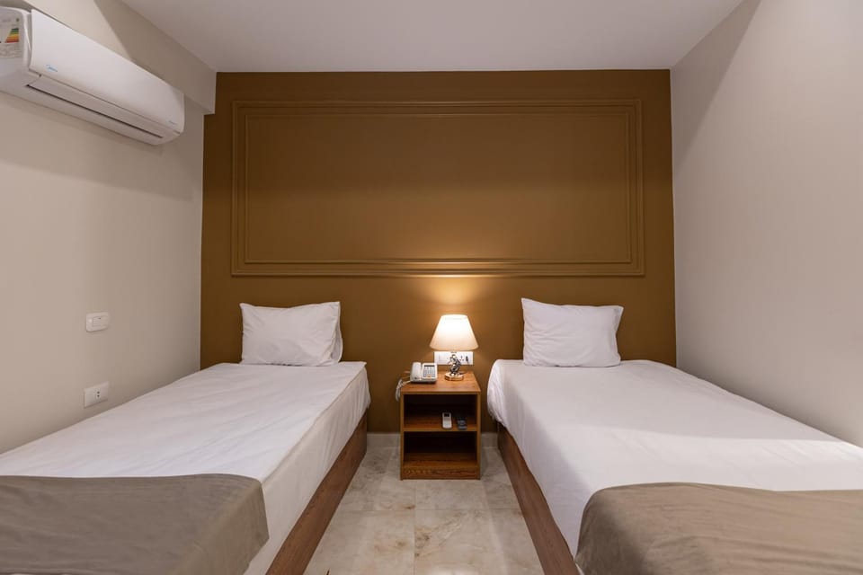 Bed, Photo of the whole room, Bedroom, internet, air conditioner