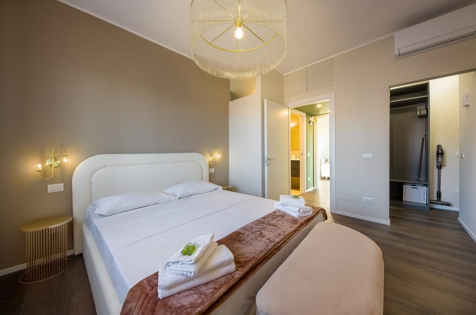 Bed, Photo of the whole room, Bedroom, towels, wardrobe