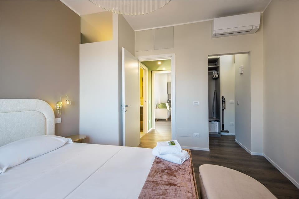 Bed, Photo of the whole room, Bedroom, towels, air conditioner