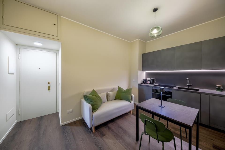 Kitchen or kitchenette, Living room, Seating area, Dining area, oven, stove