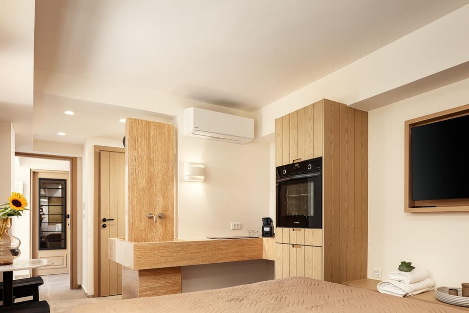 Sea Path V old town luxury Appartment steps to beach Apartment in Rethymno