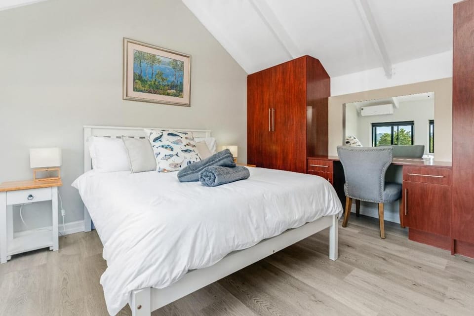 Tranquil Lagoon Loft Apartment in Knysna
