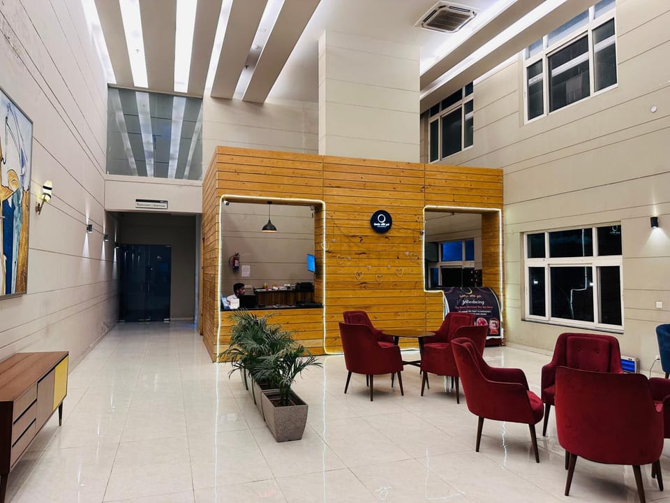 Restaurant/places to eat, Seating area