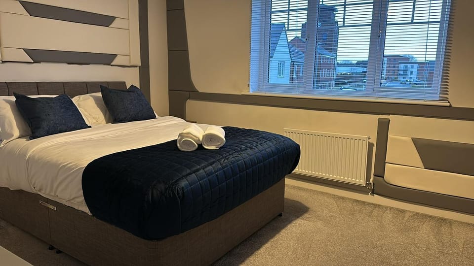 Spacious Luxurious Serviced Accommodation 5 House in Wolverhampton