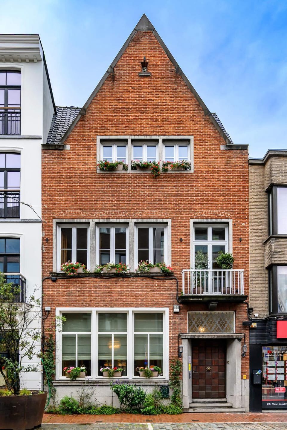 Property building, Facade/entrance