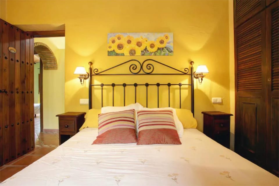 Bed, Photo of the whole room, Bedroom, wardrobe