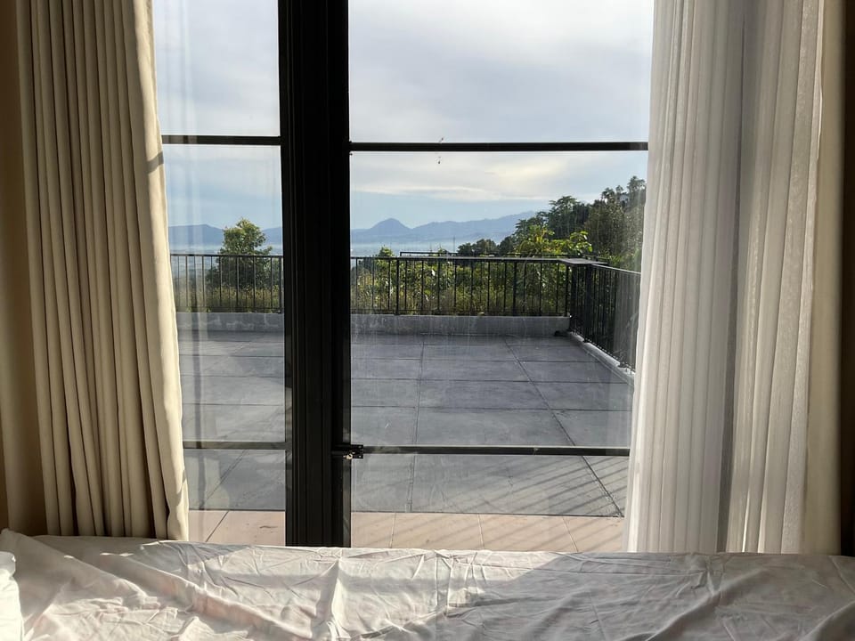 Bed, Balcony/Terrace, Mountain view