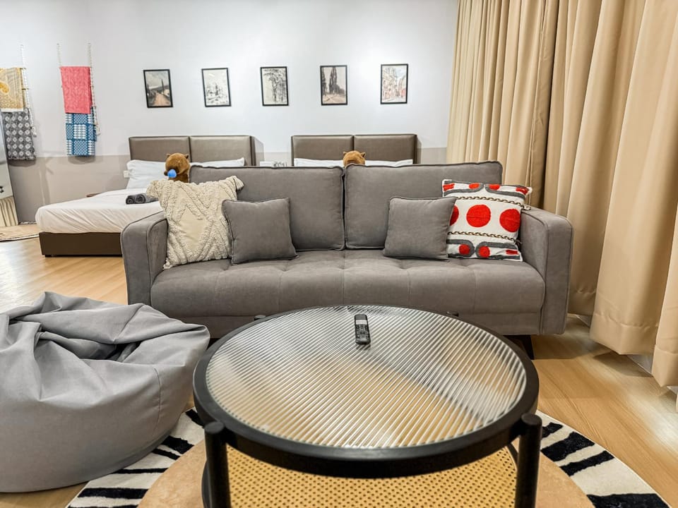 Living room, Seating area